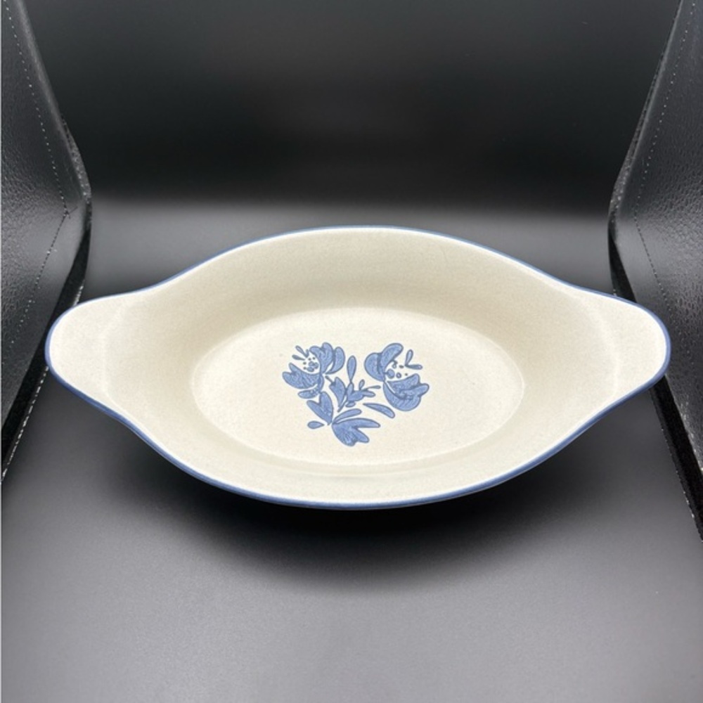 Pfaltzgraff Yorktowne Stoneware Au Gratin Dish Number 265 USA Vintage White Blue